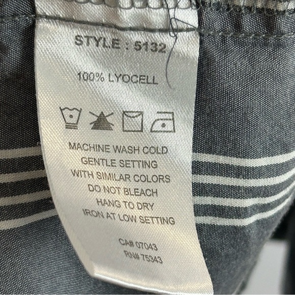 Tahari Gray White Striped Oversized Blouse Size Medium - Picture 8 of 10